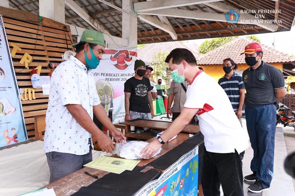 Bupati_Suwirta_Kunjungi_16_Posko_Satgas_Gotong_Royong_Pencegahan_Covid-19_di_Nusa_Penida.jpg