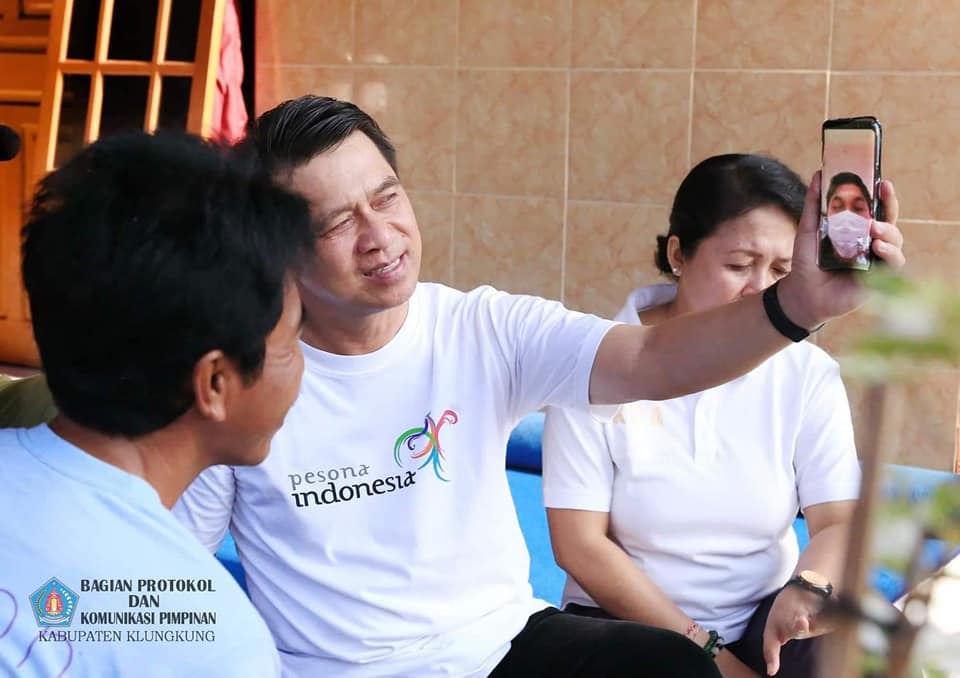 Bupati_Suwirta_Sambangi_Rumah_Pekerja_Kapal_Pesiar_Januartika.jpg