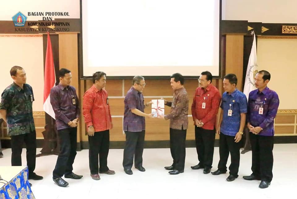 Klungkung_Serahkan_LKPD_Tahun_Anggaran_2019.jpg