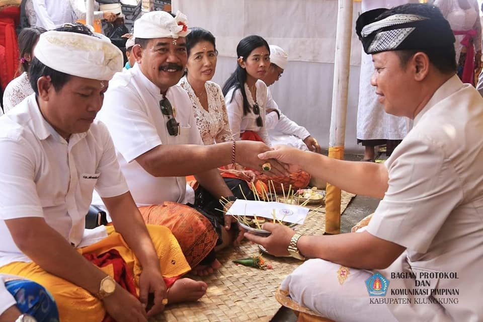 Ngenteg_Linggih_Pura_Petinggar_Nusa_Penida.jpg