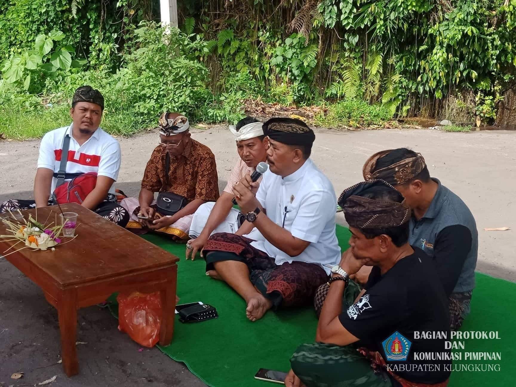 Perbekel_Desa_Akah.jpg
