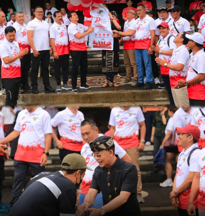 Bupati Klungkung, I Made Satria, menghadiri puncak peringatan Hari Koperasi Nasional (Harkopnas) ke-79 di Balai Budaya Ida Dewa Agung Istri Kania Screenshot_2026-07-20_141612.png