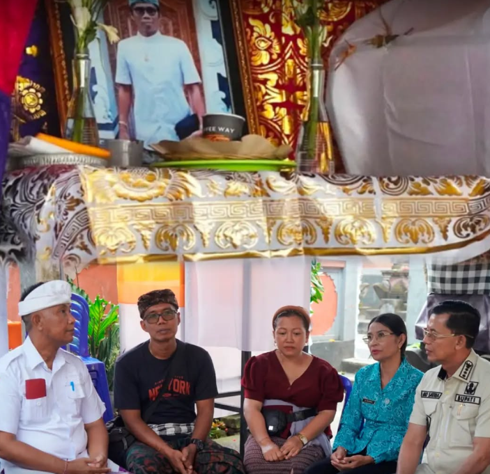 Bupati Klungkung, I Made Satria, bersama Ketua TP PKK Ny. Eva Satria, melayat ke sejumlah rumah duka di Kecamatan Banjarangkan Screenshot_2026-07-28_102135.png