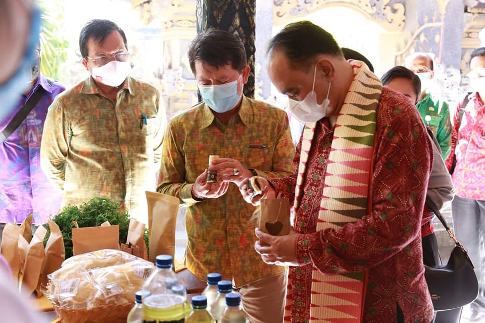 Wamen Budi Arie Resmikan Rumah Keong Pusat Pengembangan Produk Desa