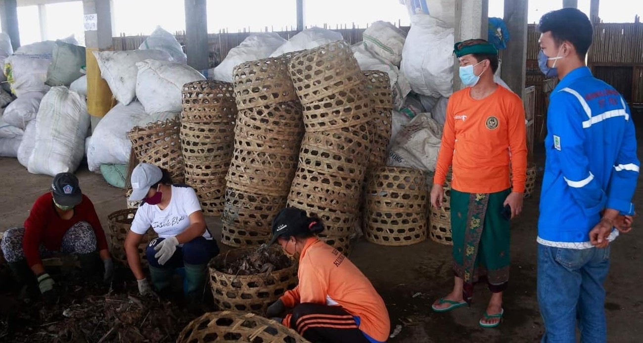 Bupati Suwirta Genjot Semangat Petugas TOSS Center