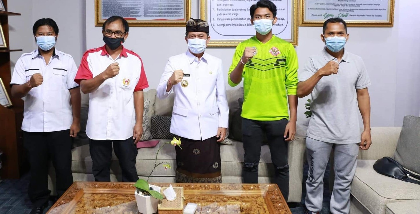 Putra Nusa Penida Raih Beasiswa Pelatihan Sepakbola ke Luar Negeri