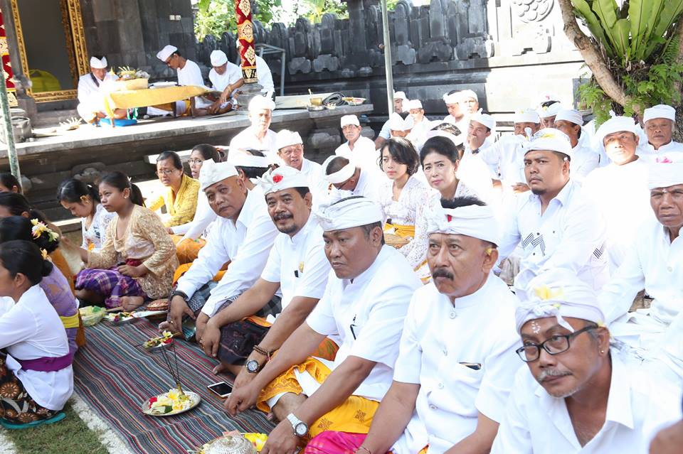 Wakil Bupati Klungkung menghadiri Upacara Mecaru dan Melaspas Alit di Pura Taman Pucak Sari