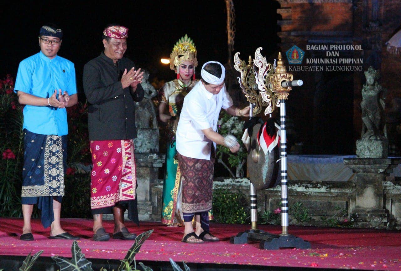 Bupati Suwirta Buka Lomba Bale Ganjur \