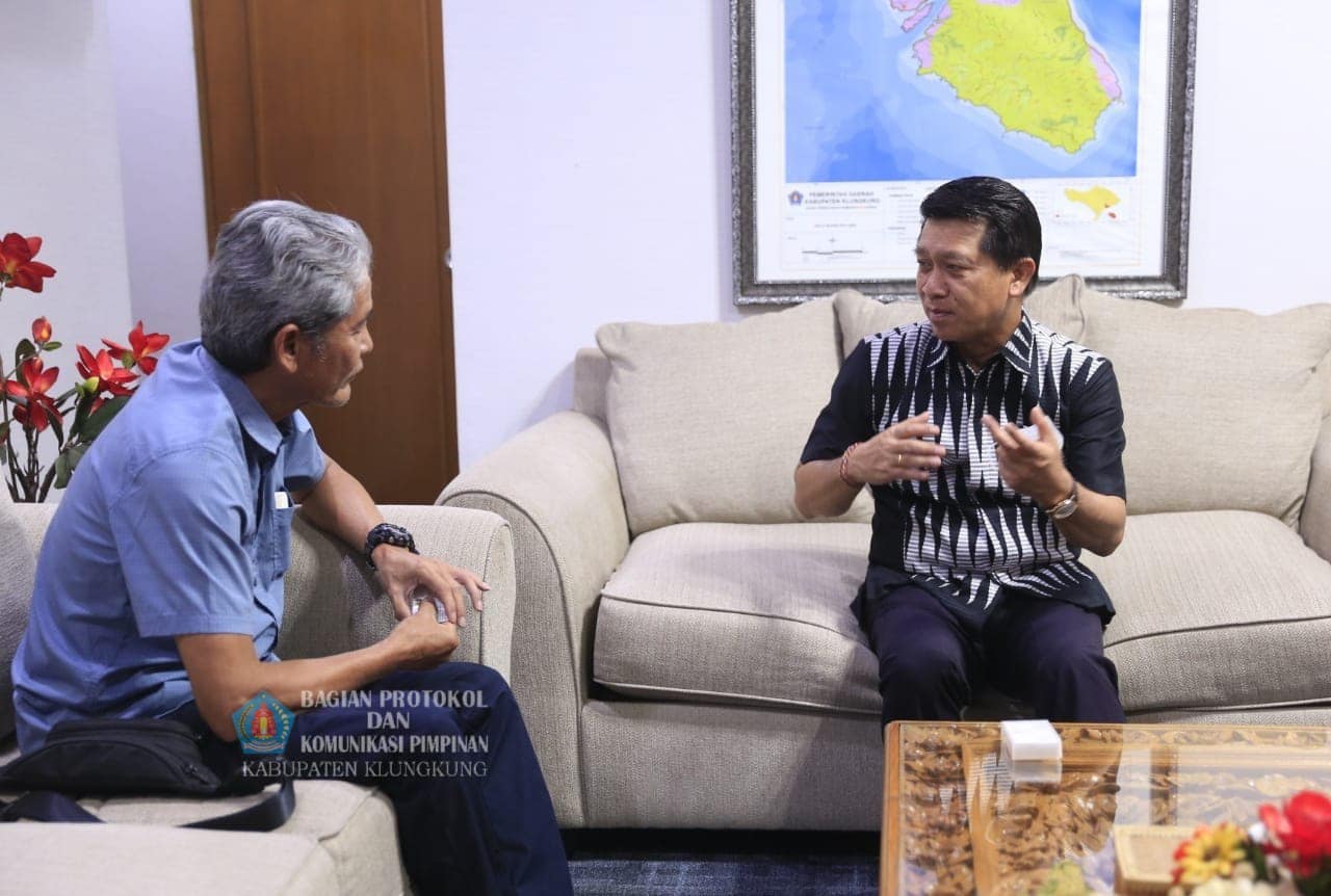 Bupati Klungkung menerima audiensi panitia Perbakin Bali di Ruang Kerja Bupati Klungkung