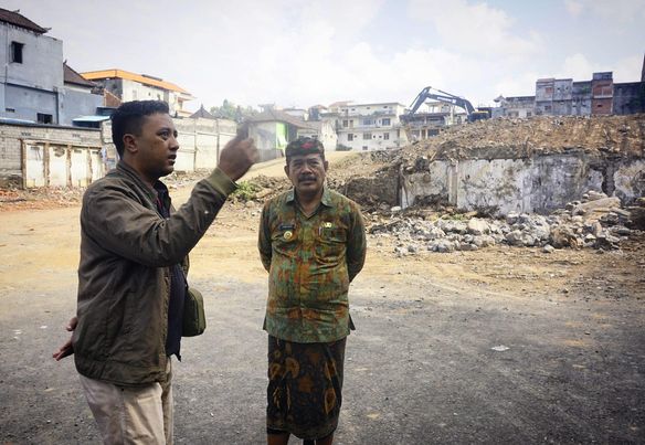 Wabup Kasta Tinjau Proses Pembongkaran Gedung Pasar Seni Semarapura