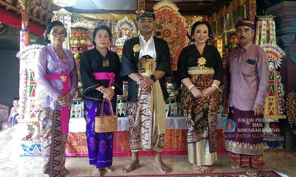 Bupati Klungkung, I Nyoman Suwirta, menghadiri undangan Upacara Manusa Yadnya (Mepandes)