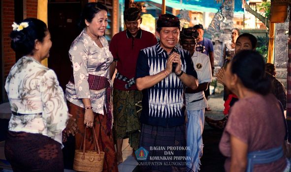 Usai hadir di Banjar Perapat Desa Ped yang tengah melakukan persiapan ngaben massal,