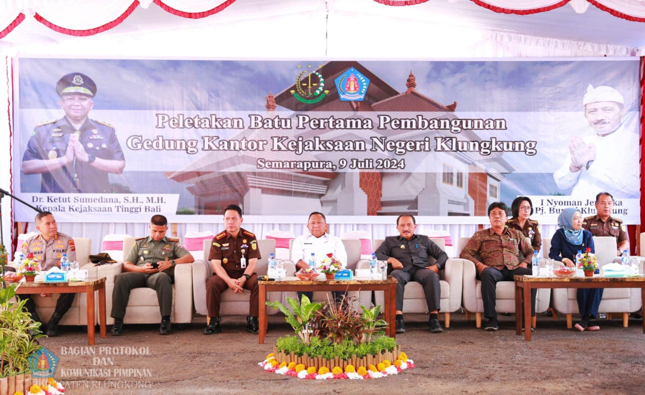 Pj. Bupati Jendrika Lakukan Peletakan Batu Pertama Pembangunan Gedung Kejari Klungkung