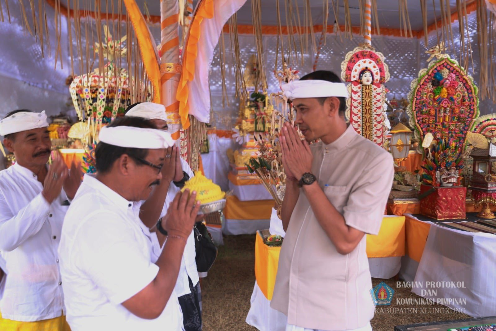Wakil Bupati Klungkung menghadiri Upakara Atma Wedana (Ngeroras) di Piyadnyan Jl. Menuh, Desa Kemoni