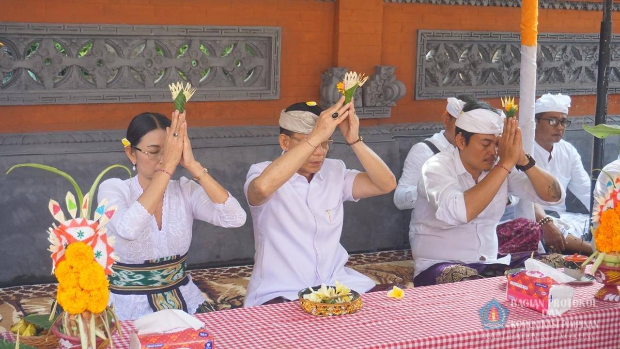 Bupati Satria Hadiri Karya Ngenteg Linggih di Desa Pikat