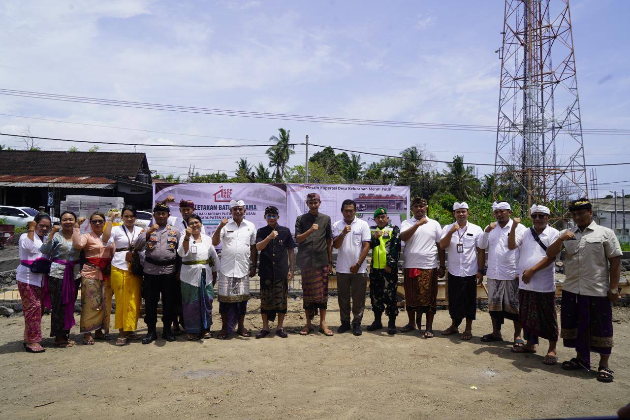 Tutup Tahun 2025 Bupati Satria Pimpin Peletakan Batu Pertama Pembangunan Koperasi Merah Putih di Desa Tusan