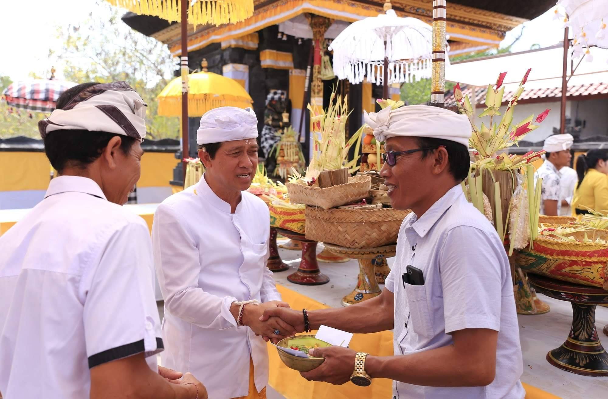 Bupati Suwirta Hadiri Karya Pangusaban Penyegjeg Jagat Nusa Penida