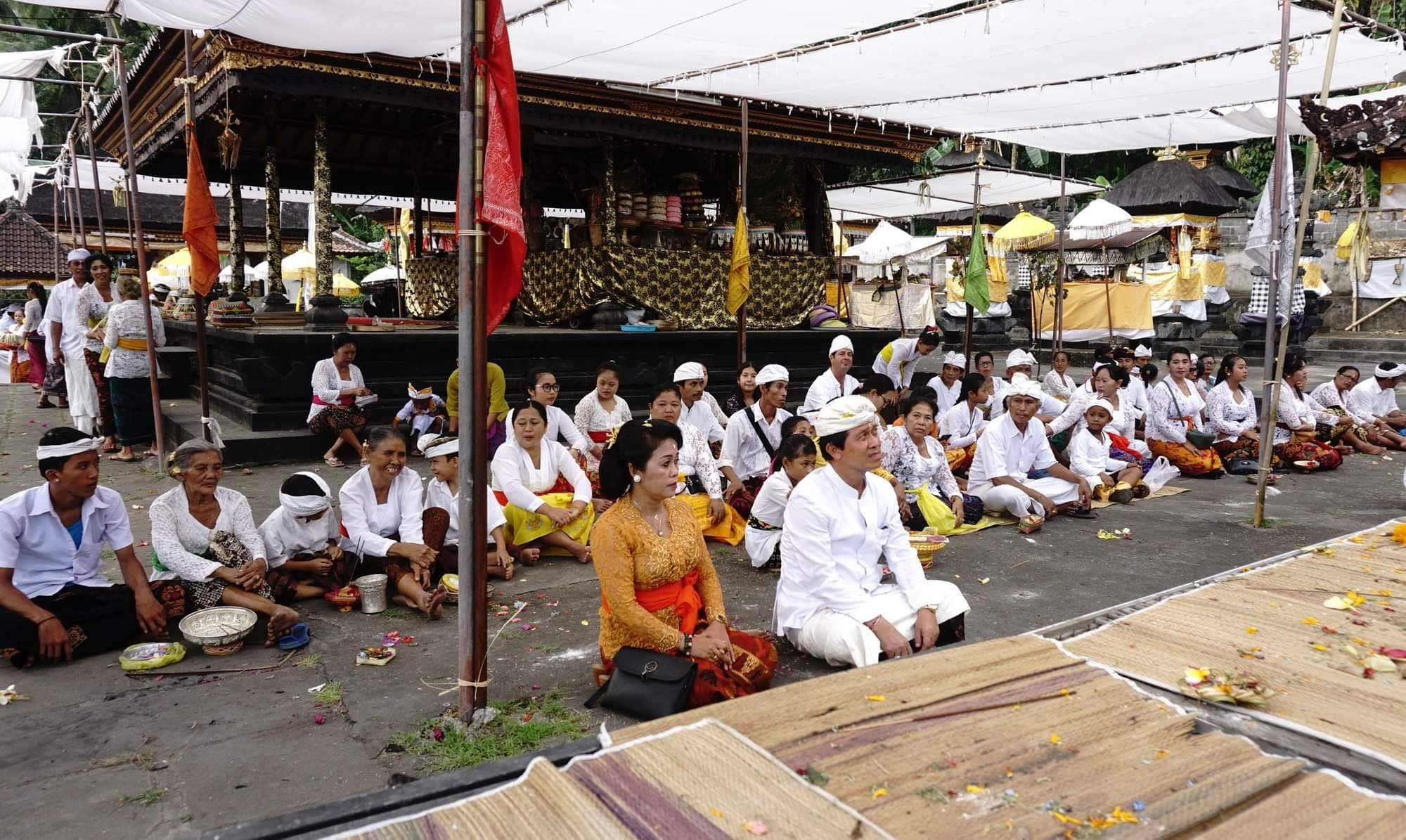 Bupati Suwirta Hadiri Karya Ngusaba Desa lan Ngusaba Nini