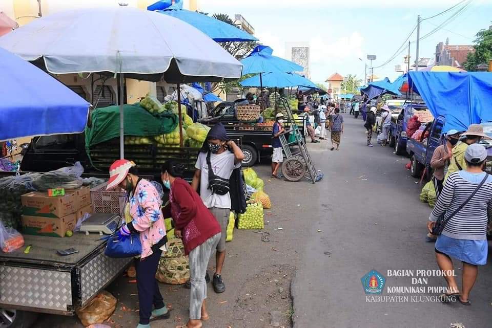 Evaluasi Pasar Galiran, Bupati Suwirta Dapati Pedagang Berjualan Diluar Area Pasar Untuk Hindari Ret