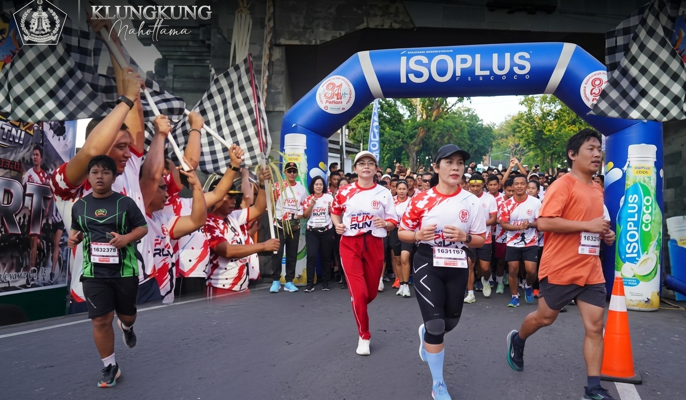 Bupati Klungkung I Made Satria, bersama Ketua TP PKK Ny. Eva Satria dan Dandim 1610/Klungkung Letkol Kav Sidik Pramono, menghadiri Prima Fun Run 5K di Korem 163/Wira Satya