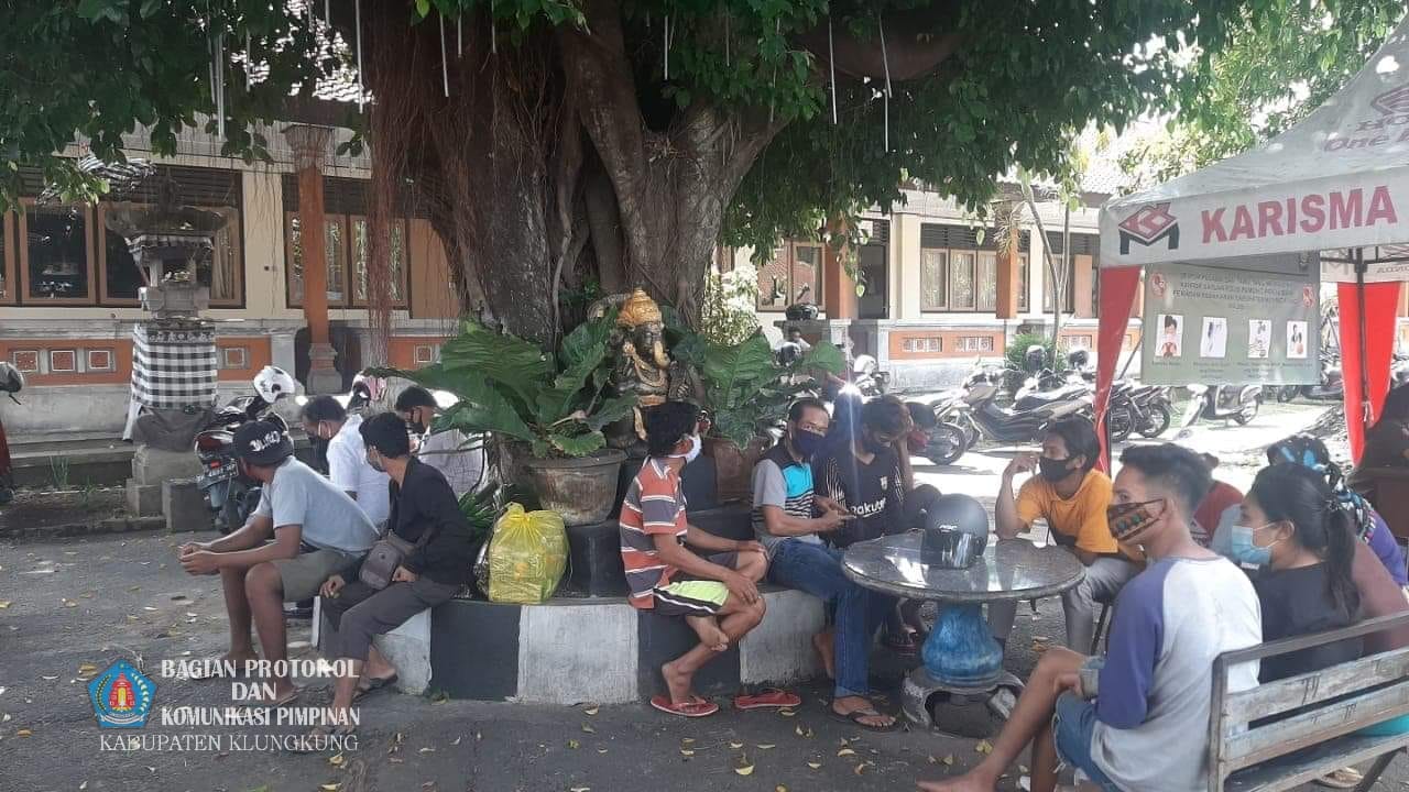 Bupati Suwirta Pulangkan 20 Duktang Asal Bima Tanpa Identitas