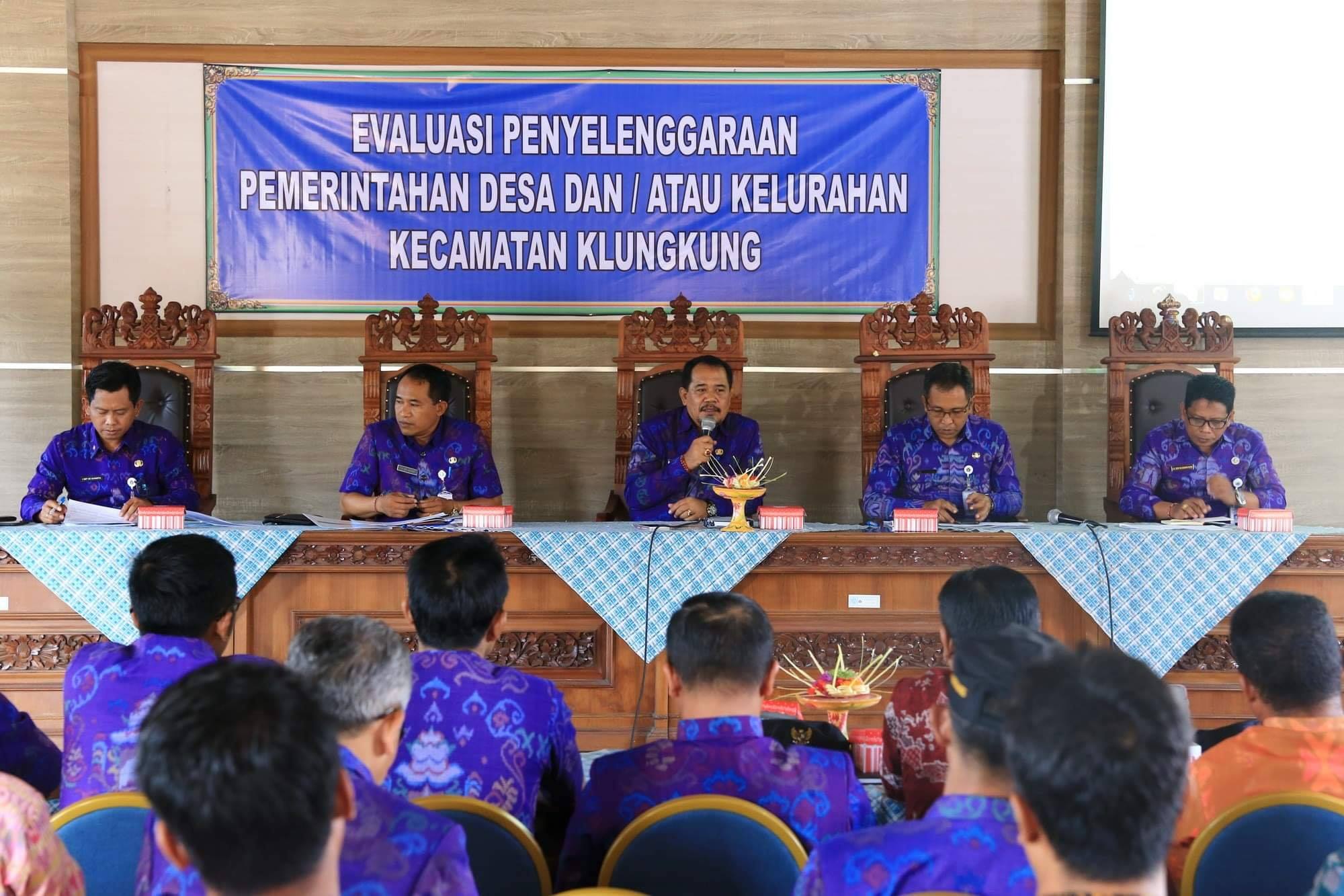Pimpin Rapat Evaluasi di Kecamatan Klungkung, Wabup Kasta Berharap Pembangunan di Desa Agar Dikerjak