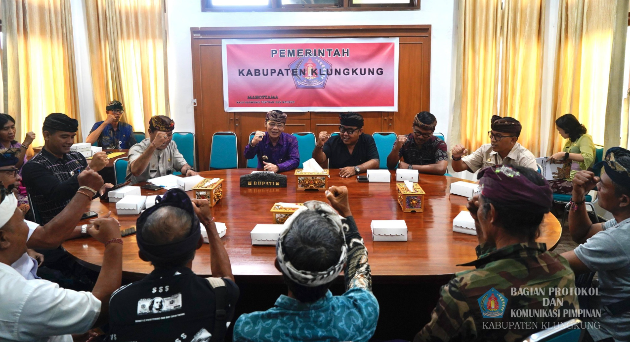 Bupati Satria Tandatangani Kerjasama Pengelolaan Tempat Rekreasi Objek Wisata Bukit Teletubbies dengan Desa Adat Sekartaji