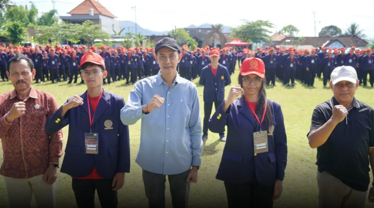Wakil Bupati Klungkung, Tjokorda Gde Surya Putra, resmi membuka kegiatan Pengabdian Masyarakat Iustitia 2026