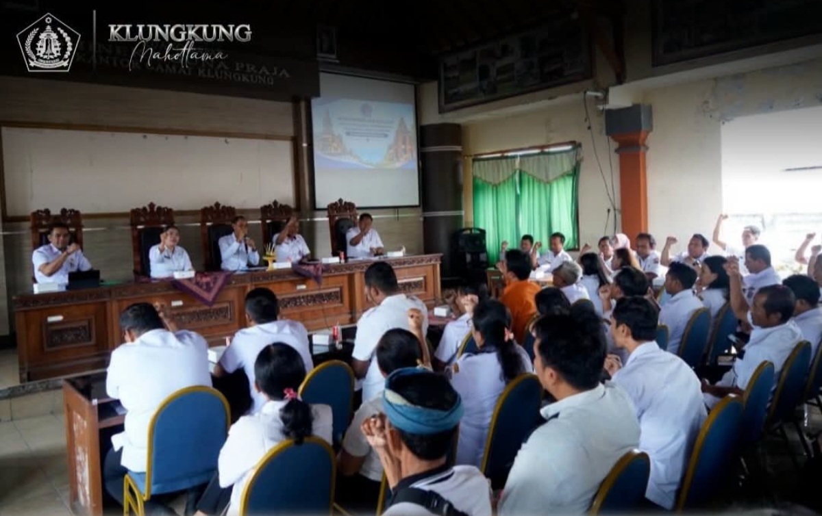 Permkab Klungkung menggelar evaluasi penyelenggarana pemerintahan desa di Kecamatan Klungkung