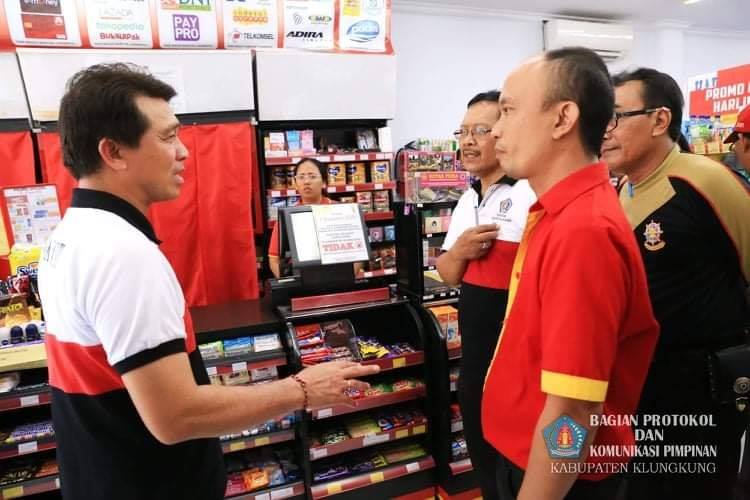 Sidak_Pasar_Modern_dan_Pasar_Tradisional,_Bupati_Suwirta_Libatkan_Multi_Tim_3.jpg