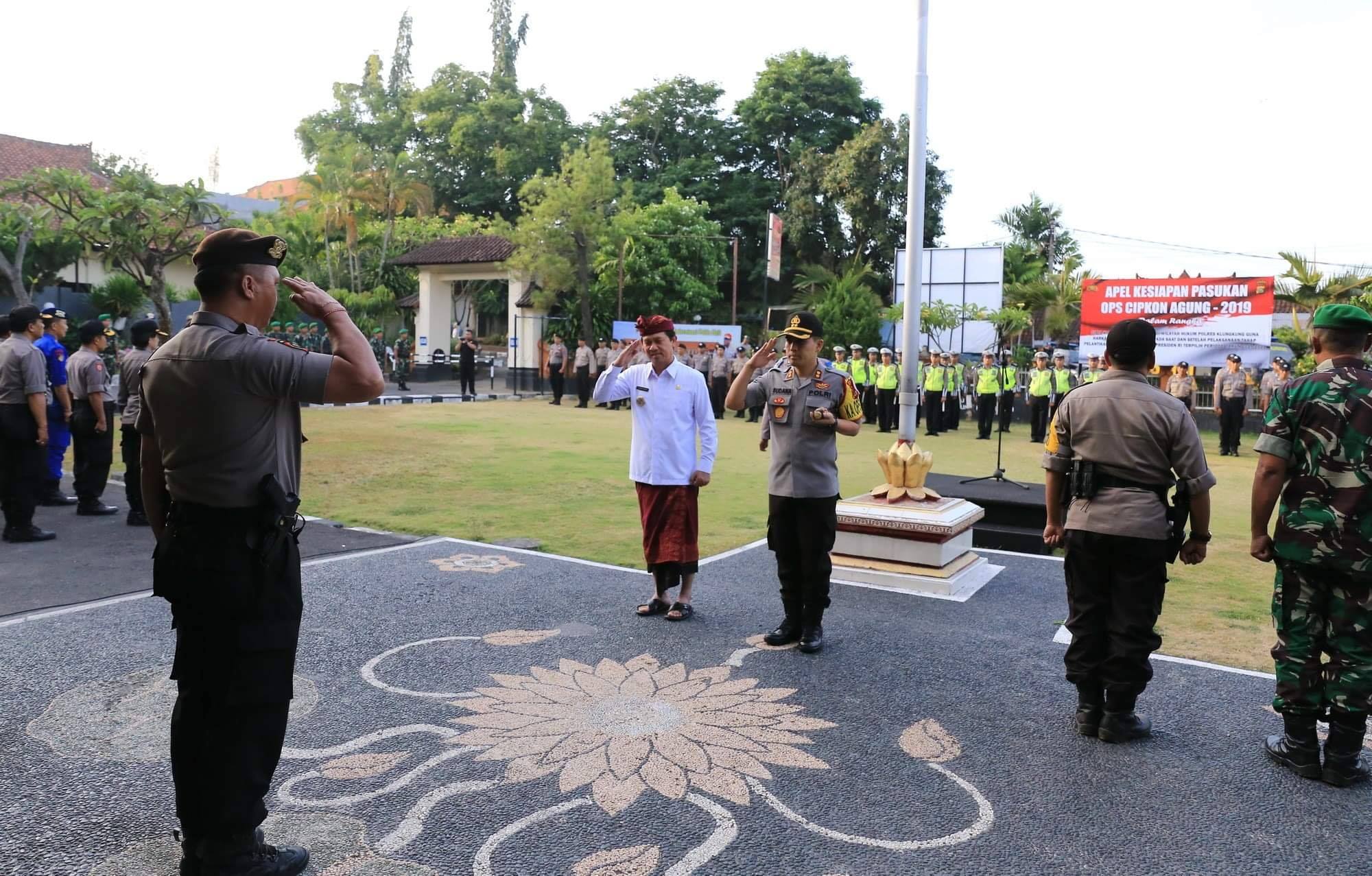 Bupati_Suwirta_Bersama_Kapolres_Sudana_Pimpin_Apel_Kesiapan_Pasukan_Ops_Cipkon_Agung_2019_4.jpg